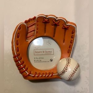 EUC Baseball Theme Frame: Mitt w Attached Glove, Holds 2.5" x 2.5" Pic